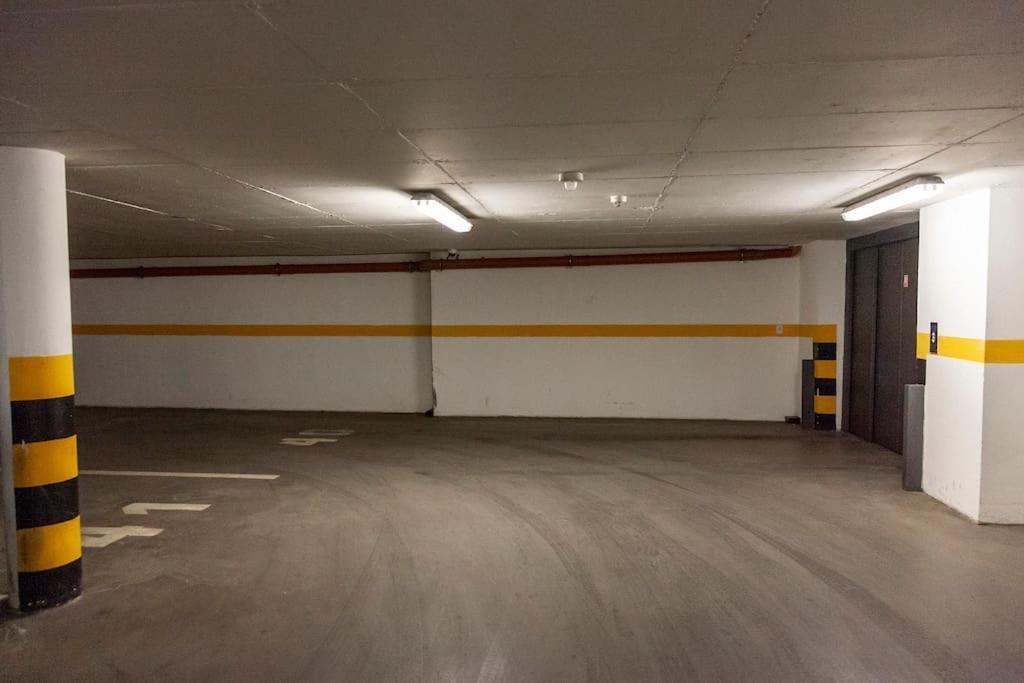 Charming With Free Garage In Building Apartment