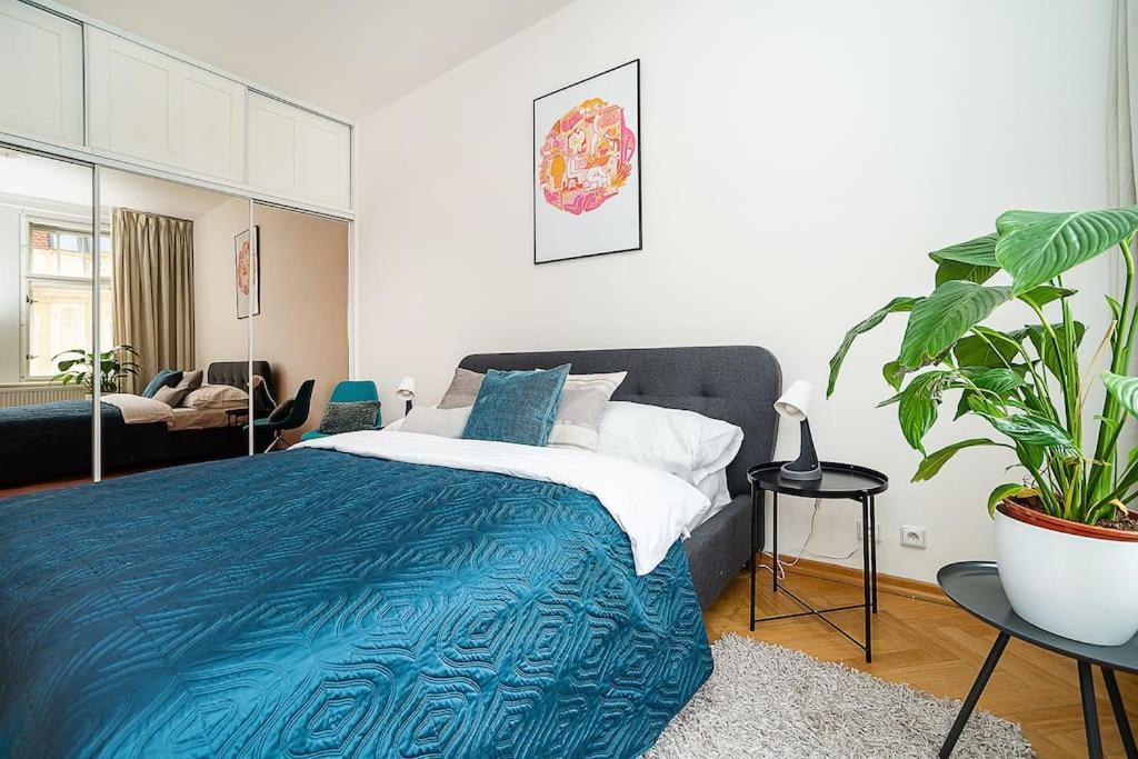 Charming With Free Garage In Building Apartment *