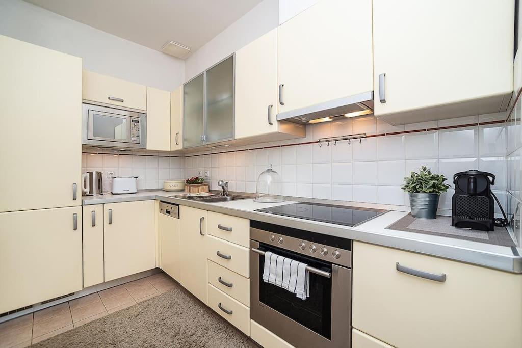 Apartment Charming With Free Garage In Building Prague