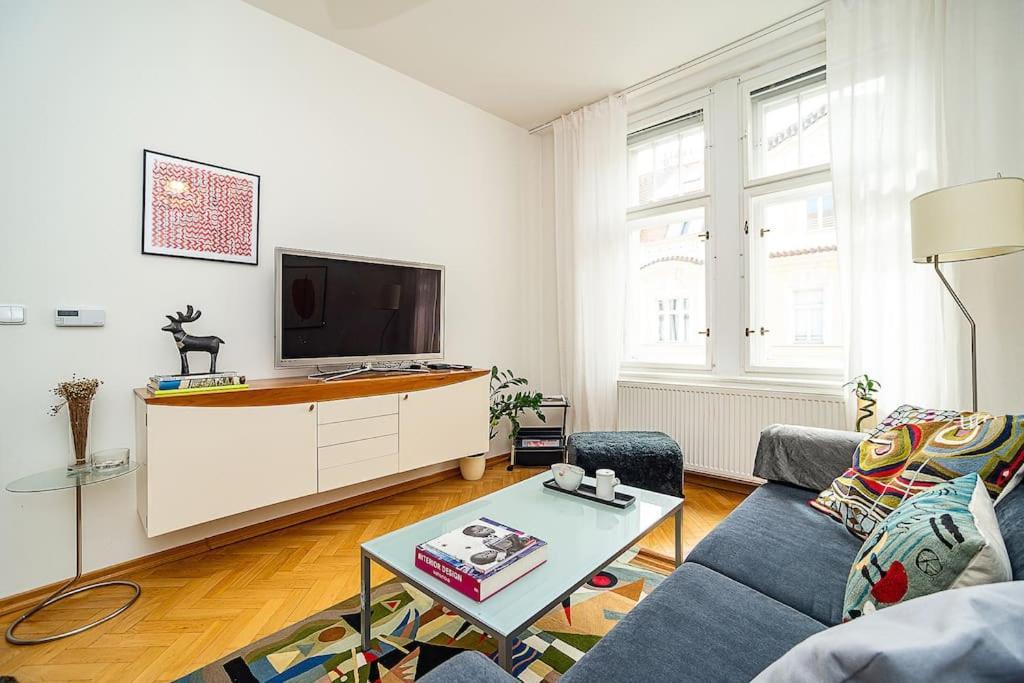 Apartment Charming With Free Garage In Building Prague